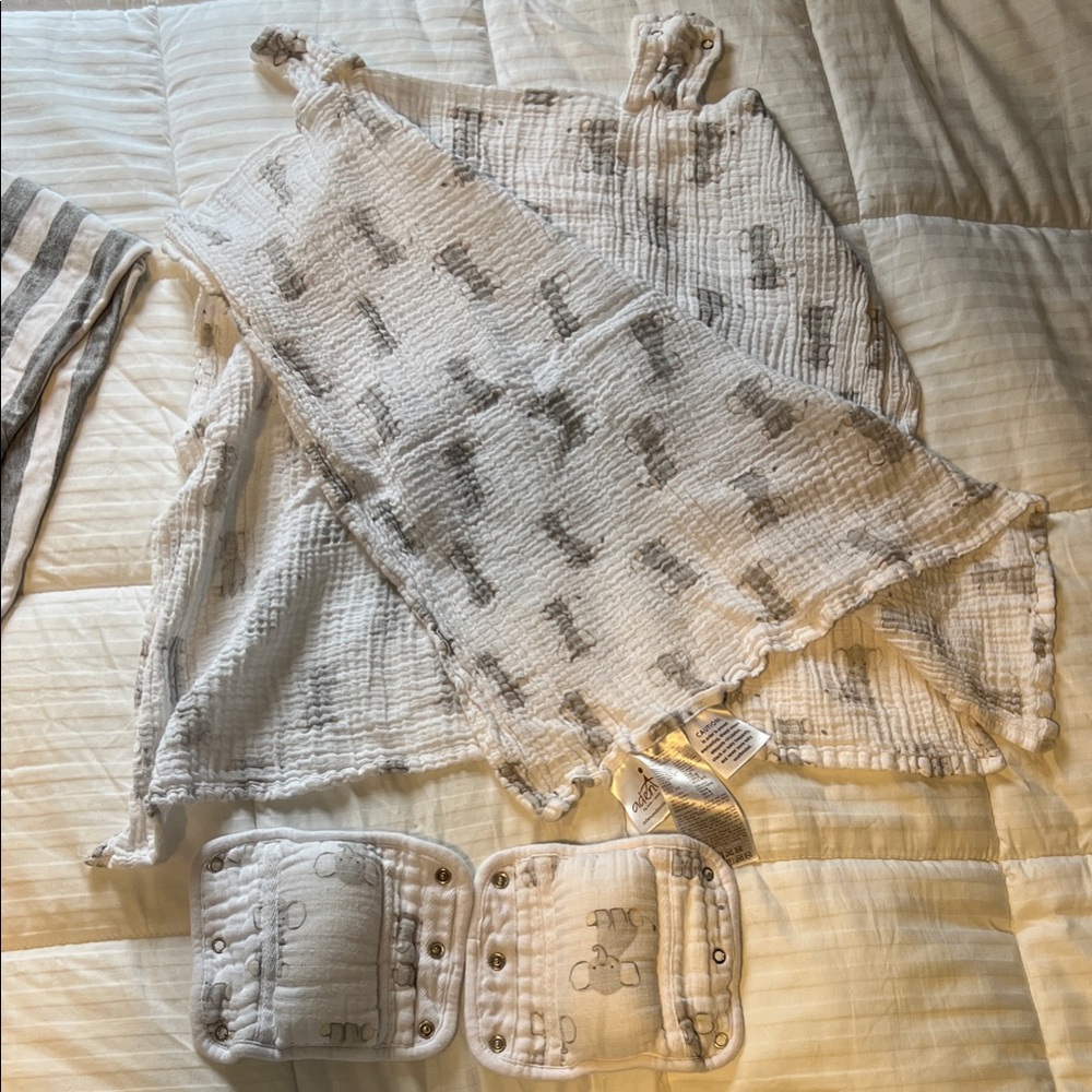Car seat cover/ nursing cover Set